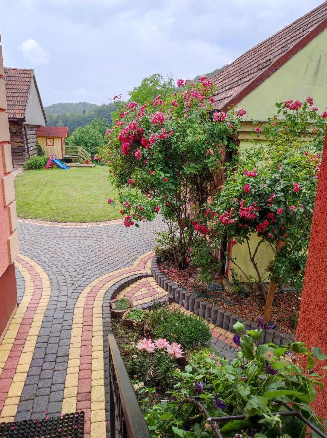 Villa Dom Pod Jabloniami Lukowica Exterior foto